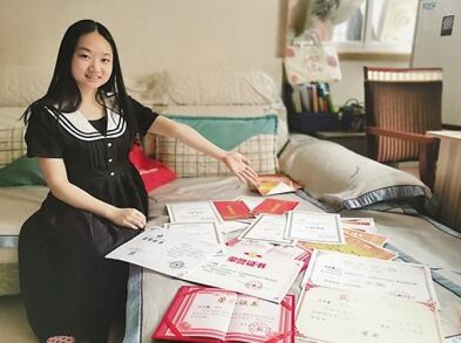 18岁残疾女孩考上重庆大学 “保持热爱 